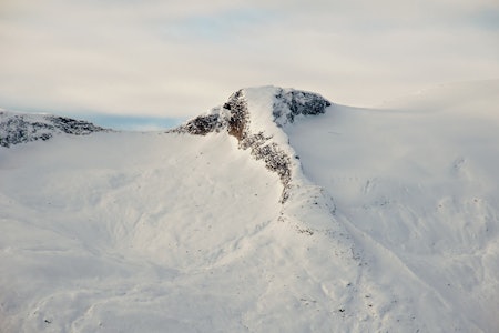 Legg merke til sprekkområda på Såta. / Toppturar i Sogn. Legg merke til sprekkområda på Såta. / Toppturar i Sogn.