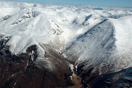 Oversikt Berge og Bessdalen frå vest. / Toppturar i Sogn. Oversikt Berge og Bessdalen frå vest. / Toppturar i Sogn.