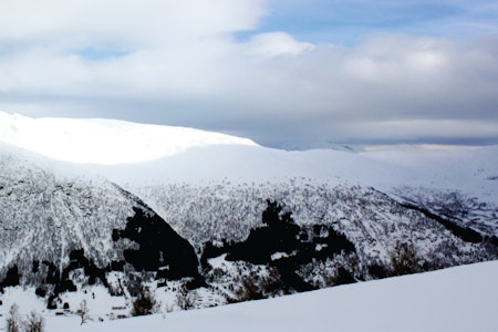 Kvamshalsen frå vest. / Toppturar frå Sogn. Kvamshalsen frå vest. / Toppturar frå Sogn.