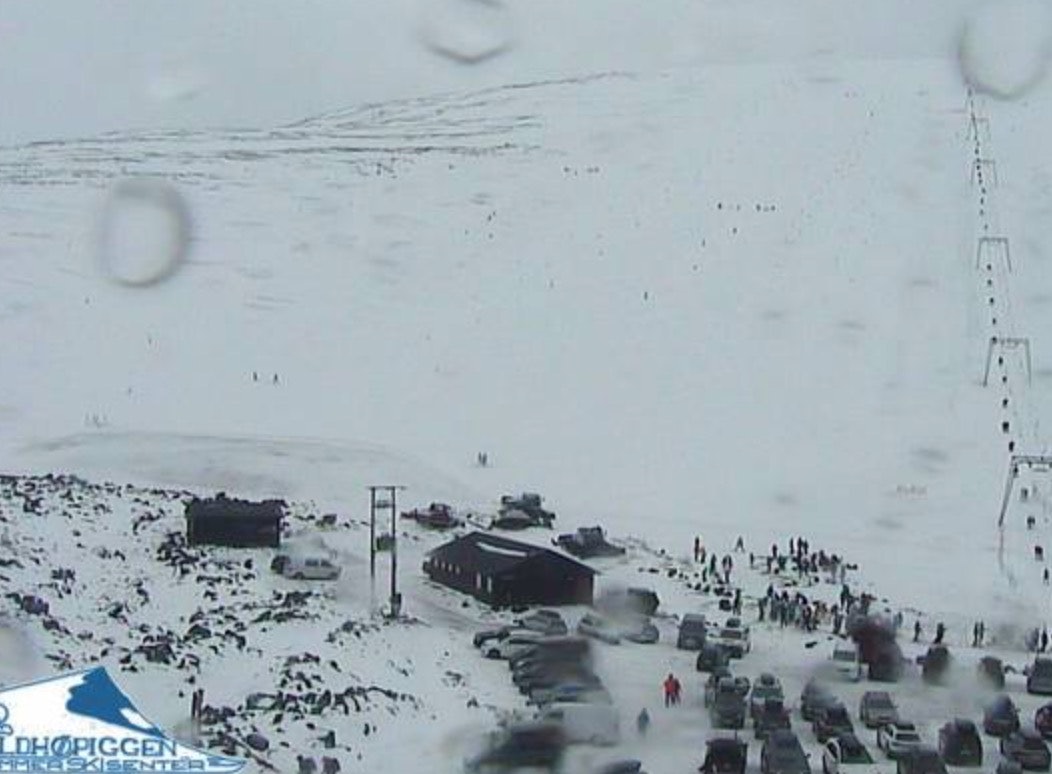 Webkamera fra Galdhøpiggen sommerskisenter fredag formiddag. Webkamera fra Galdhøpiggen sommerskisenter fredag formiddag.