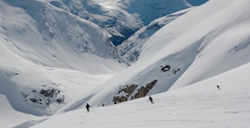 Ned Snønipa mot Sollibotnen. Foto: Brit Siv Fimland. / Toppturar i Sunnfjord. Ned Snønipa mot Sollibotnen. Foto: Brit Siv Fimland. / Toppturar i Sunnfjord.