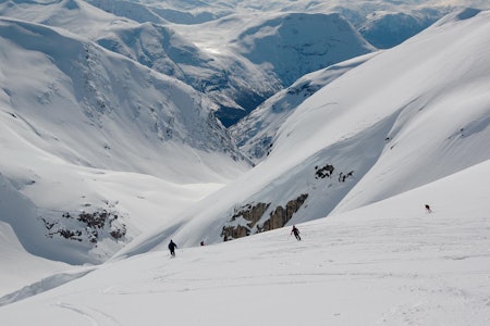 Ned Snønipa mot Sollibotnen. Foto: Brit Siv Fimland. / Toppturar i Sunnfjord. Ned Snønipa mot Sollibotnen. Foto: Brit Siv Fimland. / Toppturar i Sunnfjord.
