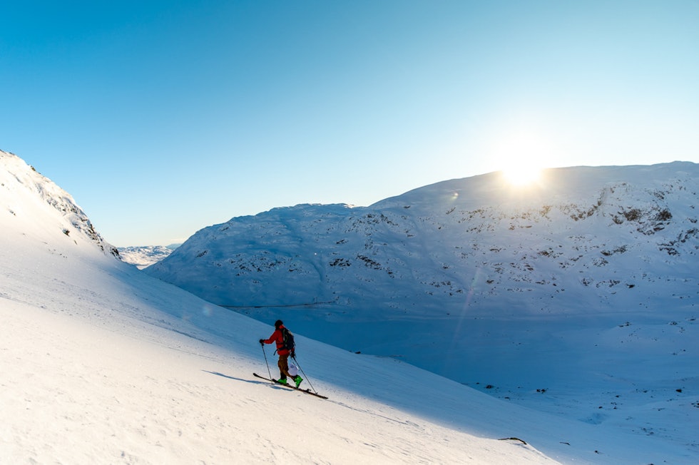 Pål på vei opp til foten av renna. Foto: Andreas Løve Storm Fausko Verjesteinsnuten topptur Haukeli