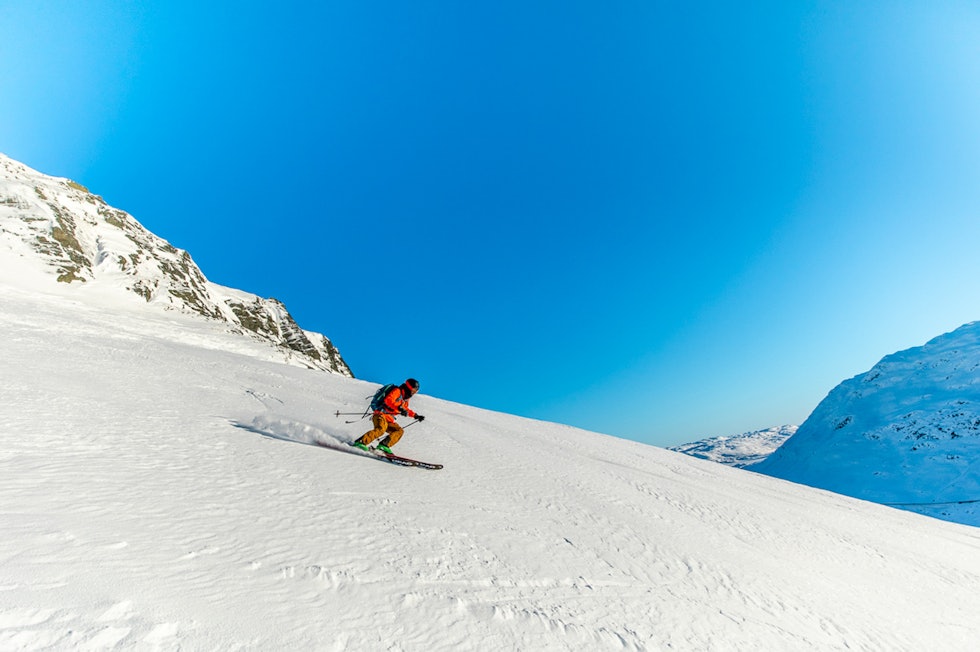 Pål på vei ned til bilen etter å ha kommet seg helskinnet ned renna. Foto: Andreas Løve Storm Fausko Verjesteinsnuten Hauekli Toppturtopptur Haukeli