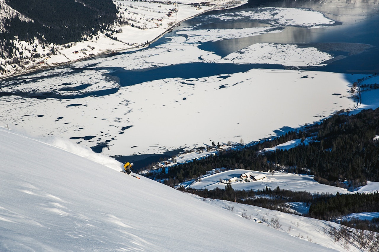 Nedkjørong på ski Jølstravatnet