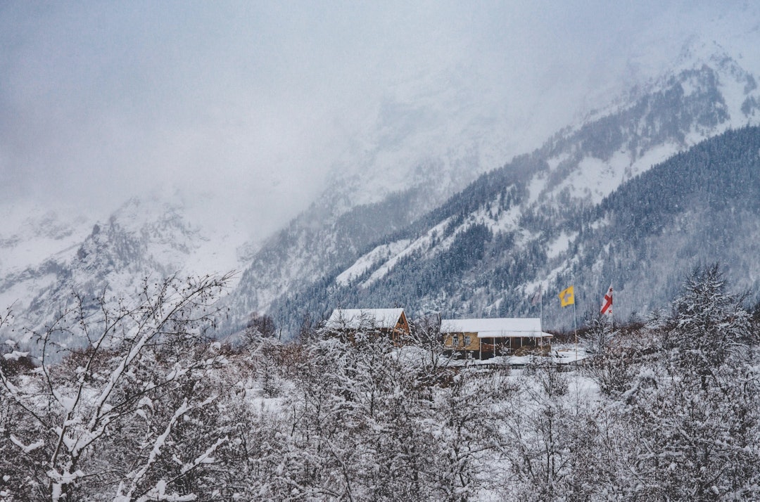 GRAND HOTEL USHBA: Det nystarta hotellet viss namn minner om eit visst fabelhotell i Budapest, kan skilte med vakrare omgjevnadar enn dei fleste andre stadar i verda. GRAND HOTEL USHBA: Det nystarta hotellet viss namn minner om eit visst fabelhotell i Budapest, kan skilte med vakrare omgjevnadar enn dei fleste andre stadar i verda.