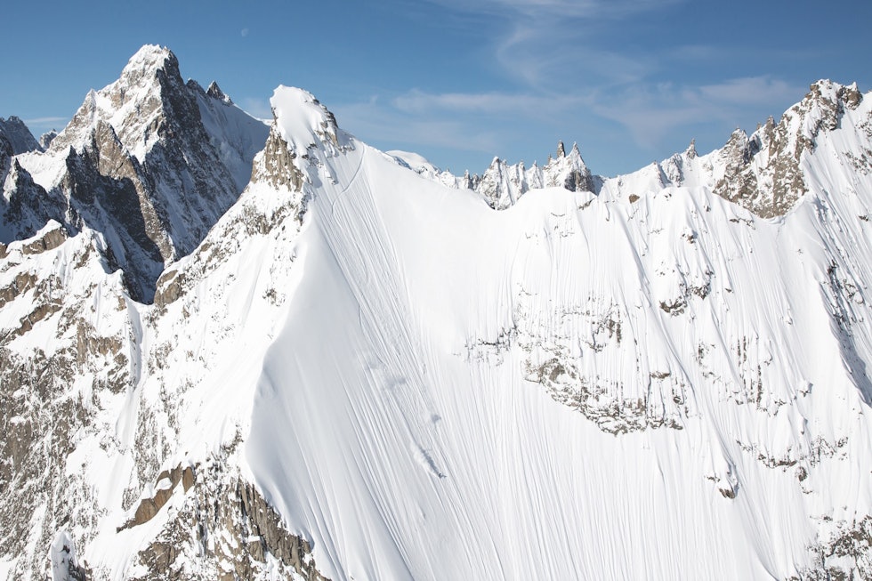 STORFJELLS-SJEF: L ´aiguille de Amone i Frankrike er et av Alpenes råeste skifjell. Her får Wille Lindberg signere den store og styggbratte facen. Bilde: Soren Rickards STORFJELLS-SJEF: L ´aiguille de Amone i Frankrike er et av Alpenes råeste skifjell. Her får Wille Lindberg signere den store og styggbratte facen. Bilde: Soren Rickards
