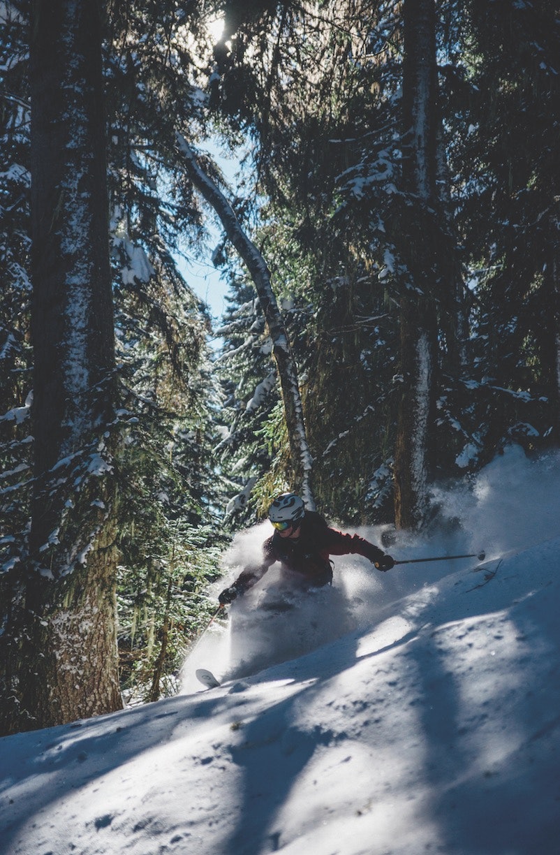 KURTISERINGA: På vegen opp til Himmelberget fann artikkelforfattaren ei open skogside som berre bad om å få bli køyrd, noko som var lett å gje etter for.