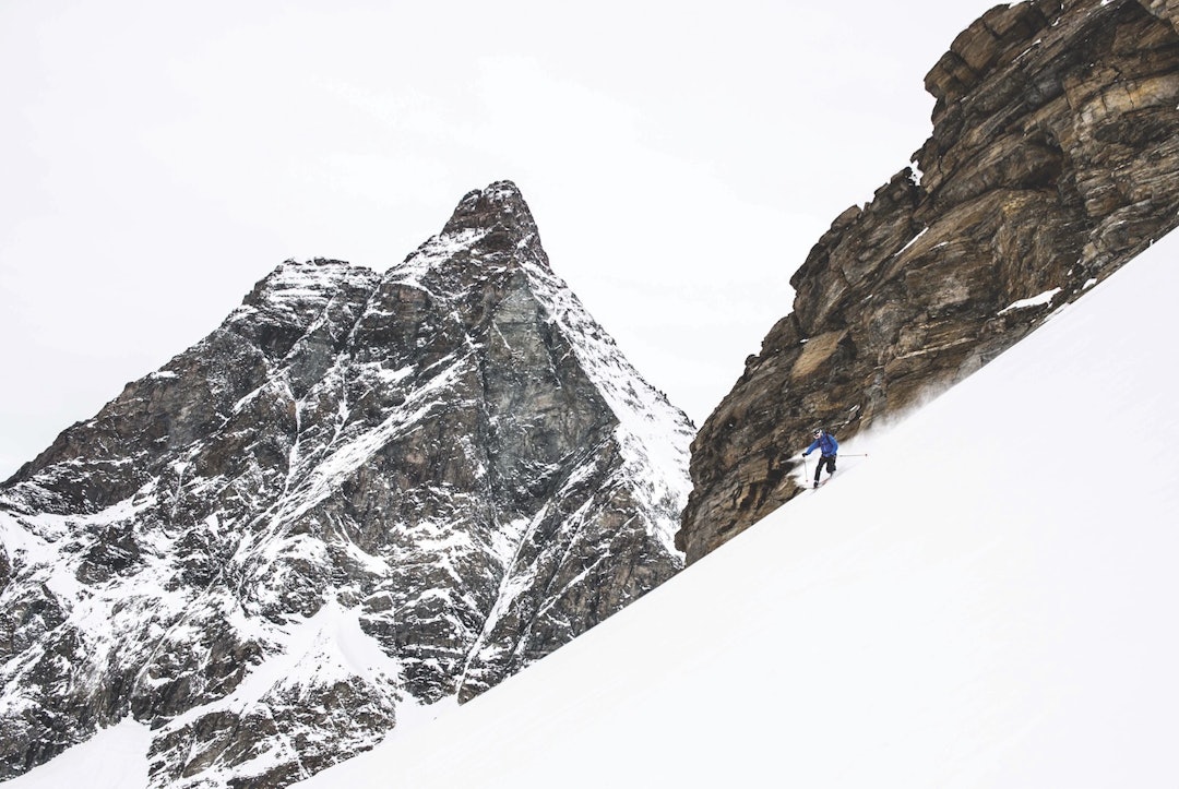 ITALIENSK SKARE: Lothar Hofer sitter ikke like lavt i telemarkssvingen på slike forhold. Til tross for at Matterhorn «ser på». ITALIENSK SKARE: Lothar Hofer sitter ikke like lavt i telemarkssvingen på slike forhold. Til tross for at Matterhorn «ser på».