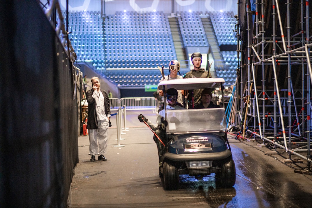 NORSKE HÅP: Øystein Bråten, Christian Nummedal og Ulrik Samnøy får skyss opp til toppen av stillaset. NORSKE HÅP: Øystein Bråten, Christian Nummedal og Ulrik Samnøy får skyss opp til toppen av stillaset.