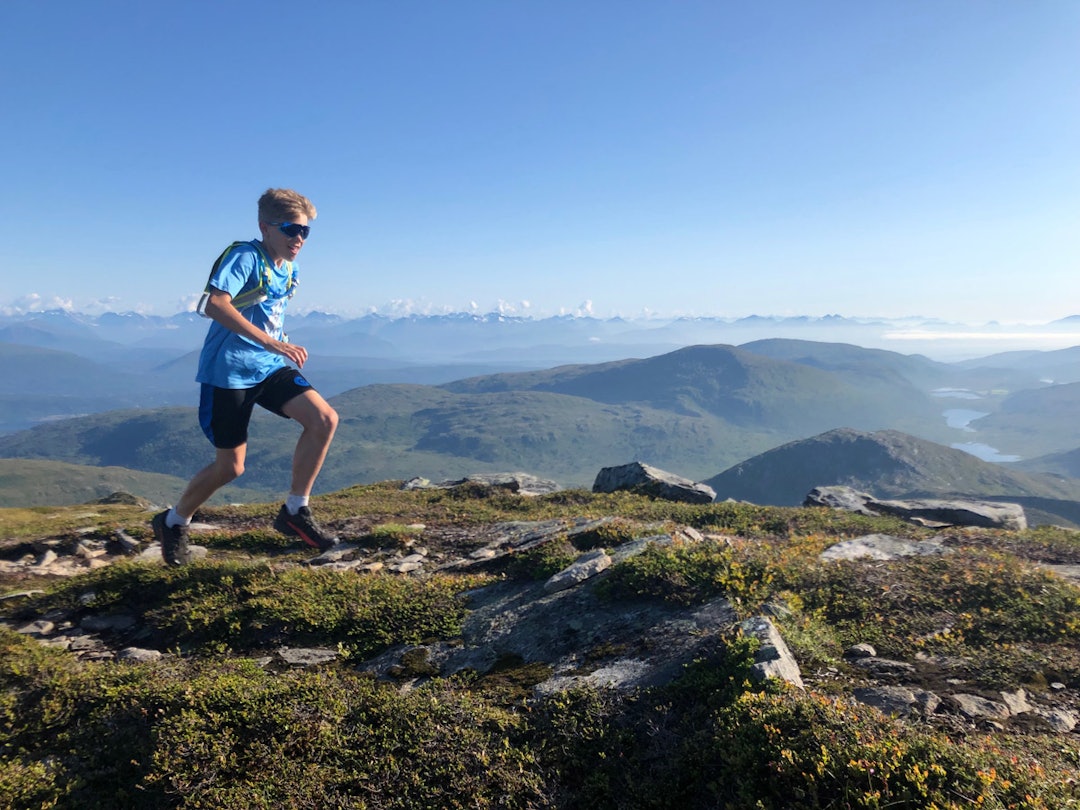TRENING: Trim i fjellet og sosialisering er sentralt i ungdomscampen i Romsdal. Foto: Arnt Owe Røed TRENING: Trim i fjellet og sosialisering er sentralt i ungdomscampen i Romsdal. Foto: Arnt Owe Røed