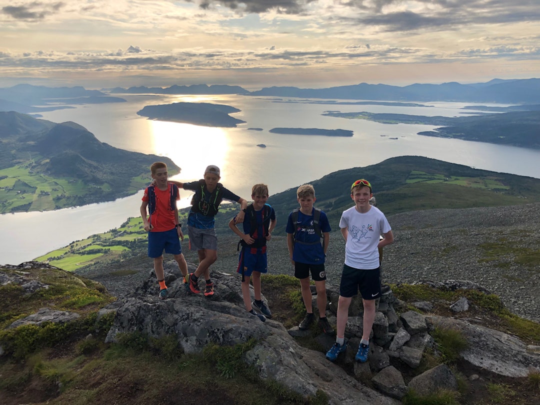 SOSIALT: Kidsa skal ikke bare svette på fjellet. Det blir rom for å ha det hyggelig sammen uten å være tungpusta også. Foto: Arnt Owe Røed SOSIALT: Kidsa skal ikke bare svette på fjellet. Det blir rom for å ha det hyggelig sammen uten å være tungpusta også. Foto: Arnt Owe Røed