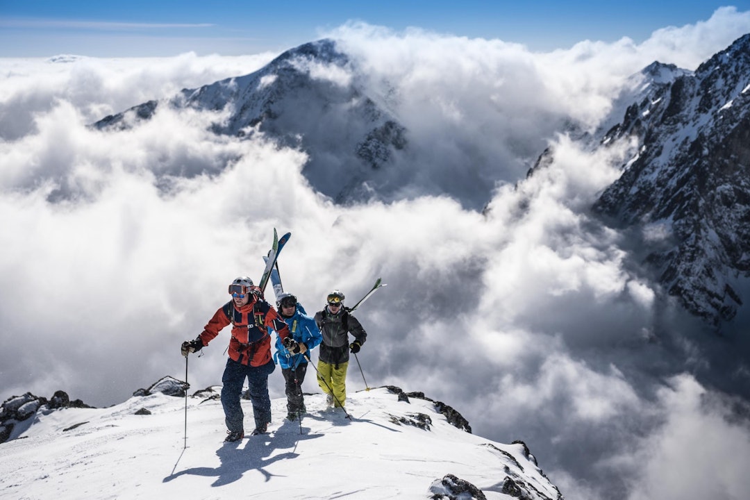 DANS: Tåka danser lett rund i fj ellene i Slovakia. Øyeblikket etterpå er det tett. DANS: Tåka danser lett rund i fj ellene i Slovakia. Øyeblikket etterpå er det tett.