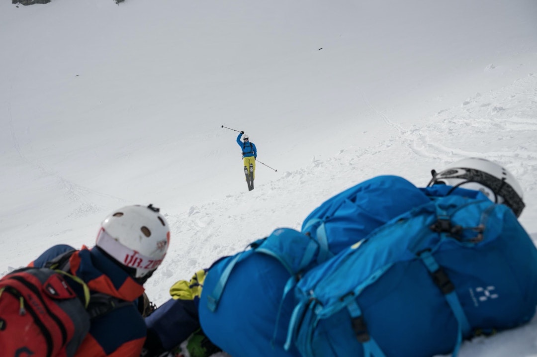 ENDTE MED SEIER: Erling Grøstad strekker hånda i været etter å ha dunket ned en ny renne i Velka Studena. ENDTE MED SEIER: Erling Grøstad strekker hånda i været etter å ha dunket ned en ny renne i Velka Studena.