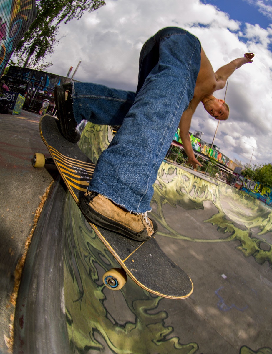 SKATE: Eirik liker å skyte med pil og bue og skate. Foto: Mats Georg Søfting SKATE: Eirik liker å skyte med pil og bue og skate. Foto: Mats Georg Søfting