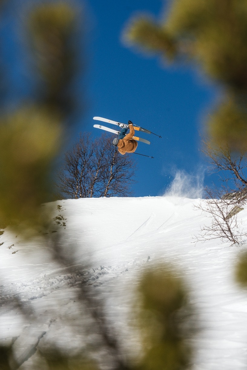 MANGE BEIN Å STÅ PÅ: Som DJ, skater og tidligere habil fotballspiller har Stinius flere ess i ermet. Foto: Martin I. Dalen