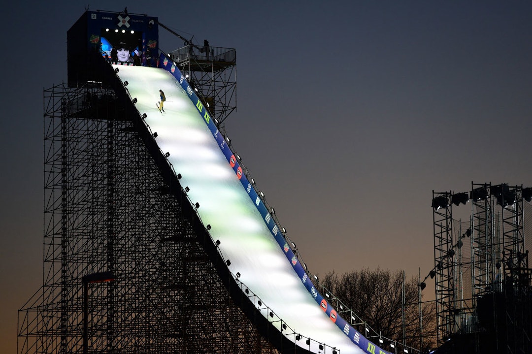INRUN: Et vanlig stillas-inrun er temmelig bratt, men dette fra X Games i hovedstaden for fire år siden er barenmat sammenlignet med det som kommer i år. Foto: Phil Ellsworth INRUN: Et vanlig stillas-inrun er temmelig bratt, men dette fra X Games i hovedstaden for fire år siden er barenmat sammenlignet med det som kommer i år. Foto: Phil Ellsworth