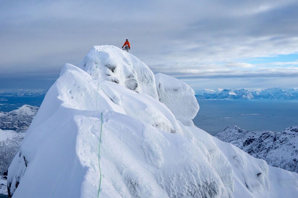 PÅ TOPPEN: Rulten er et temmelig dramatisk fjell! Foto: Signar André Nilsen