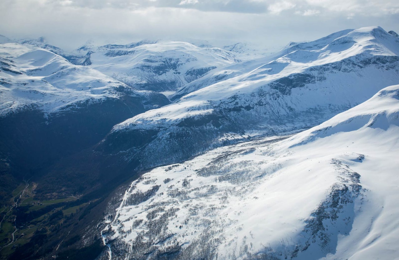 Ruta opp og ned frå Hatlestadgardane. Foto: Håvard Myklebust. Ruta opp og ned frå Hatlestadgardane. Foto: Håvard Myklebust.