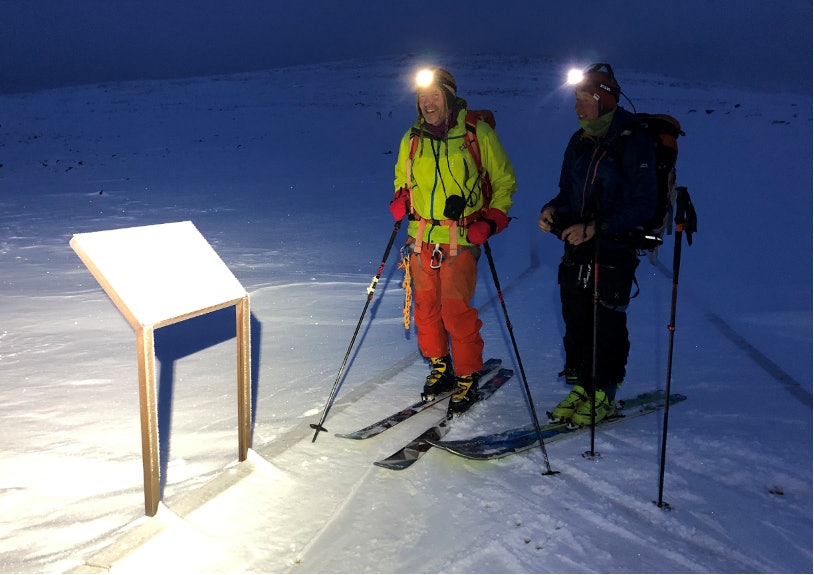 KORTE DAGER: Hodelyktene må på ved Juvvatnet. Foto: Bjørn Lytskjold galdhøpiggen topptur