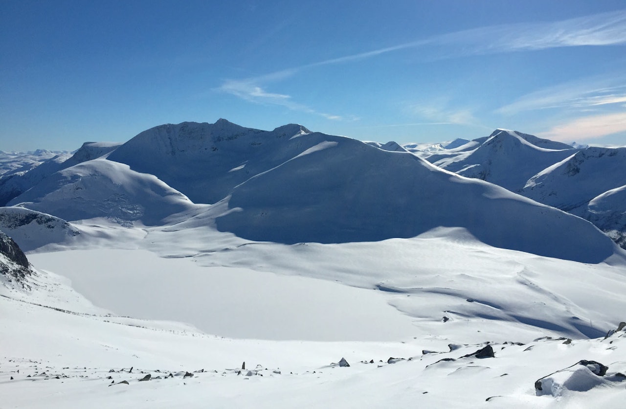 Ruta opp frå Lisjebøvatnet til Trollvasstinden. Foto: Tove Nilsen Løset. Ruta opp frå Lisjebøvatnet til Trollvasstinden. Foto: Tove Nilsen Løset.