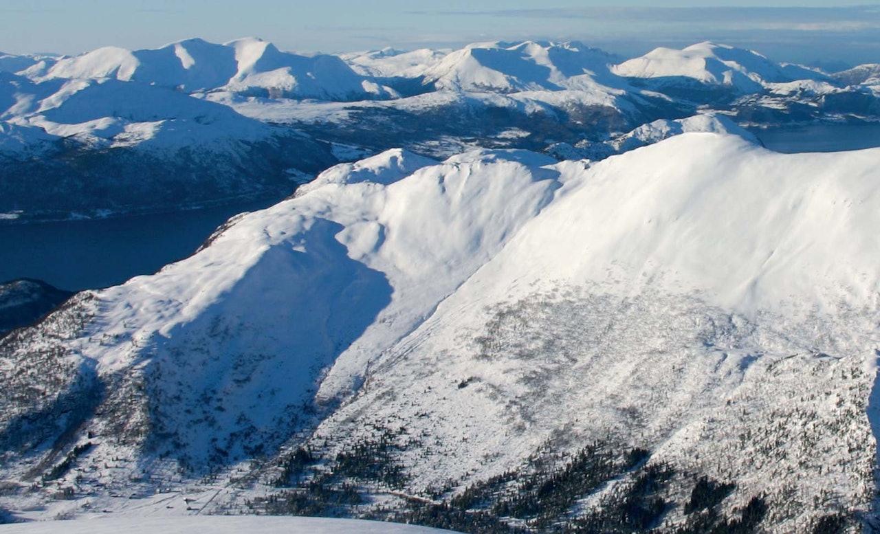 Ruta opp og ned frå Aldalen sett frå Snøhornet. Foto: Arnt Flatmo Ruta opp og ned frå Aldalen sett frå Snøhornet. Foto: Arnt Flatmo