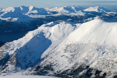 Ruta opp og ned frå Aldalen sett frå Snøhornet. Foto: Arnt Flatmo Ruta opp og ned frå Aldalen sett frå Snøhornet. Foto: Arnt Flatmo