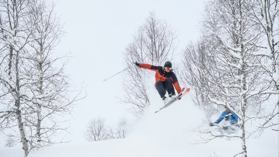 FØLG TRYGG: Trygg Lindkjølen med Eirik Finseth hakk i hel. Bilde: Martin I. Dalen FØLG TRYGG: Trygg Lindkjølen med Eirik Finseth hakk i hel. Bilde: Martin I. Dalen