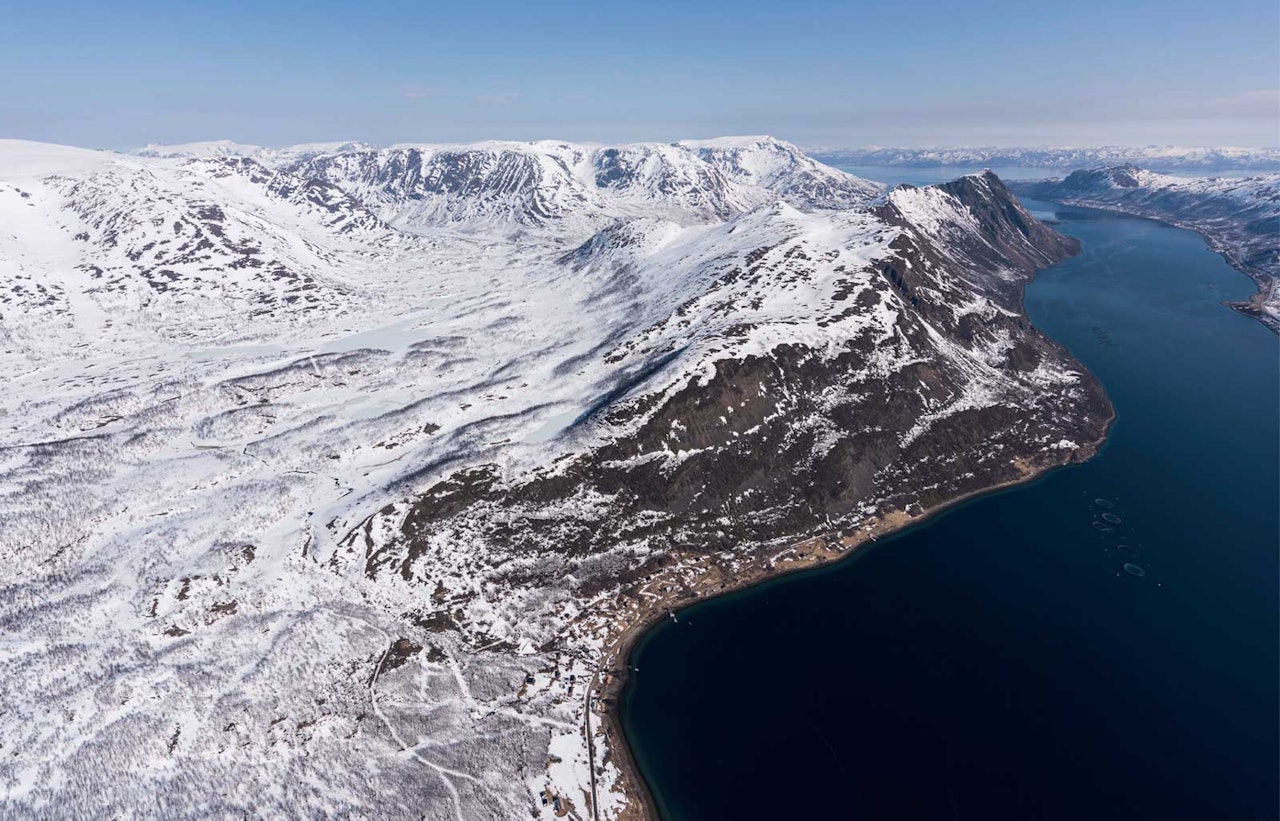 Aspenesfjellet fotografert fra sørvest. Foto: Jan R. Olsen. / Trygge toppturer.