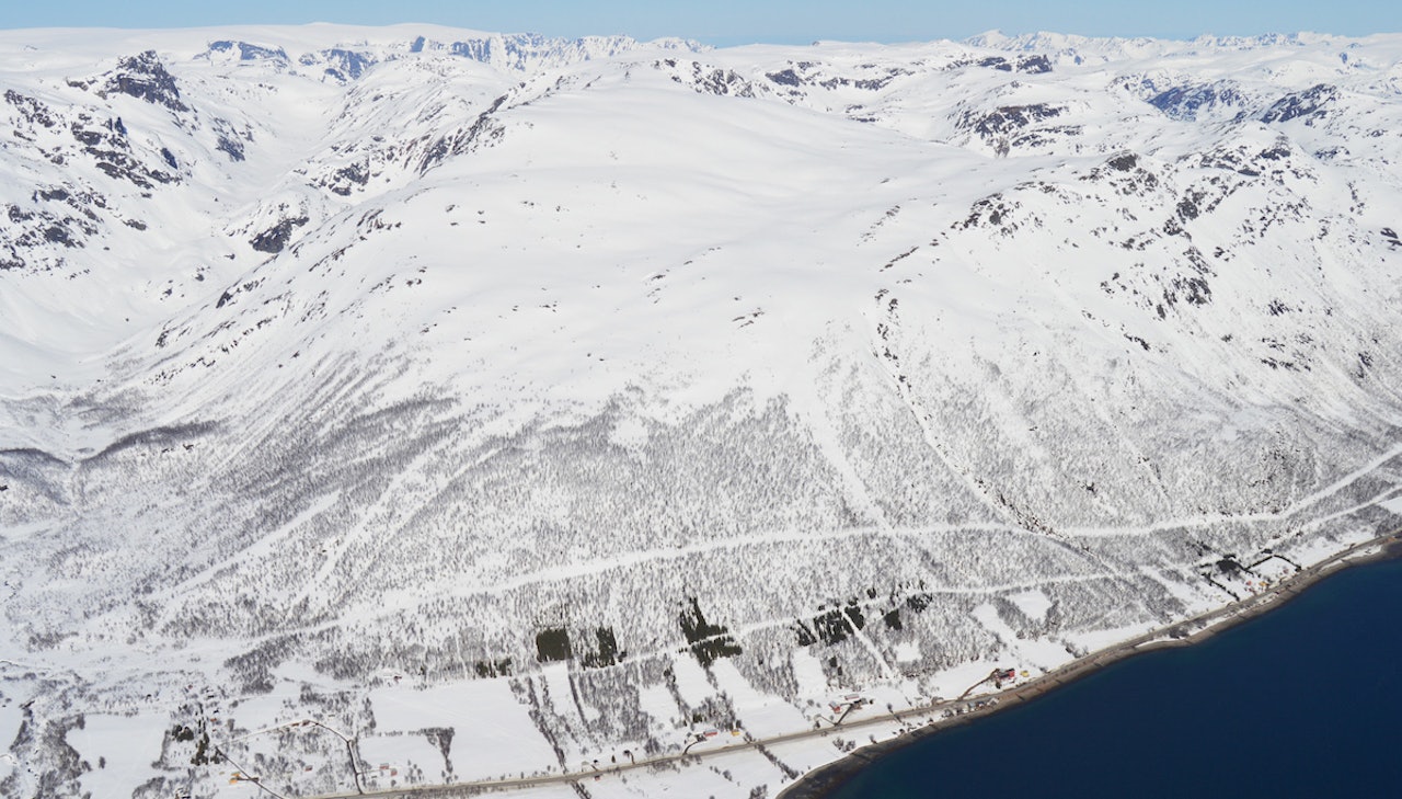 Stortinden Finnmark topptur oversiktsbilde Langfjordbotn