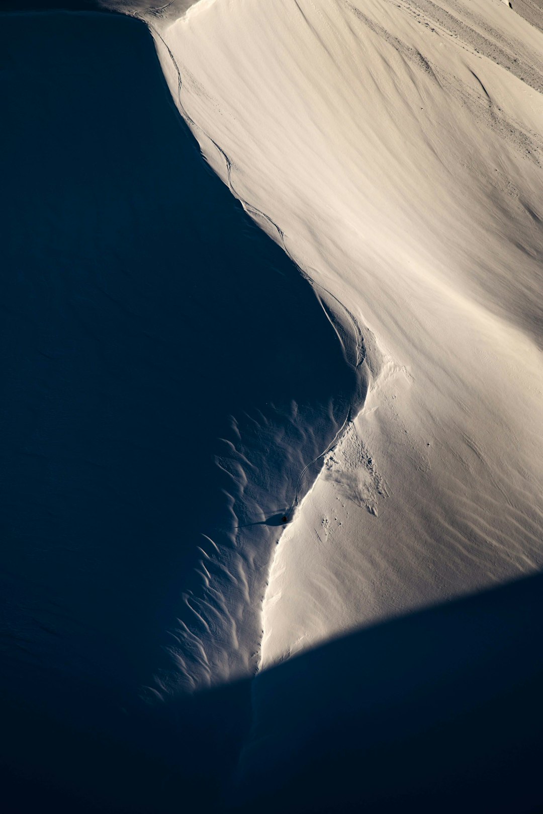 SKJULT FRA SKI-SENTERET: Toppene og terrenget som er planlagt for catskiing ligger nær skiheisene i Harpefossen, men med fjell mellom. Deilig skiterreng er det overalt, som her, på øst flanken av Storegga. Martin leite Gilleshammer utnytter dagens siste solstråler. Foto: Martin Innerdal Dalen SKJULT FRA SKI-SENTERET: Toppene og terrenget som er planlagt for catskiing ligger nær skiheisene i Harpefossen, men med fjell mellom. Deilig skiterreng er det overalt, som her, på øst flanken av Storegga. Martin leite Gilleshammer utnytter dagens siste solstråler. Foto: Martin Innerdal Dalen