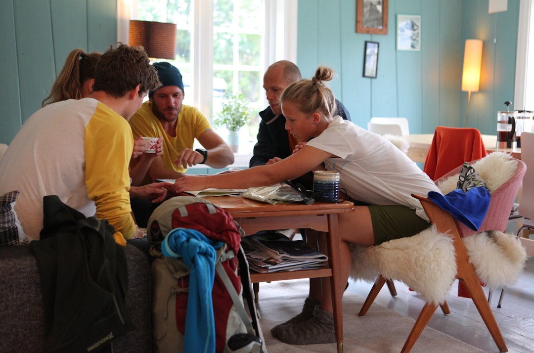 God stemning i stua på Romsdal Lodge. God stemning i stua på Romsdal Lodge.