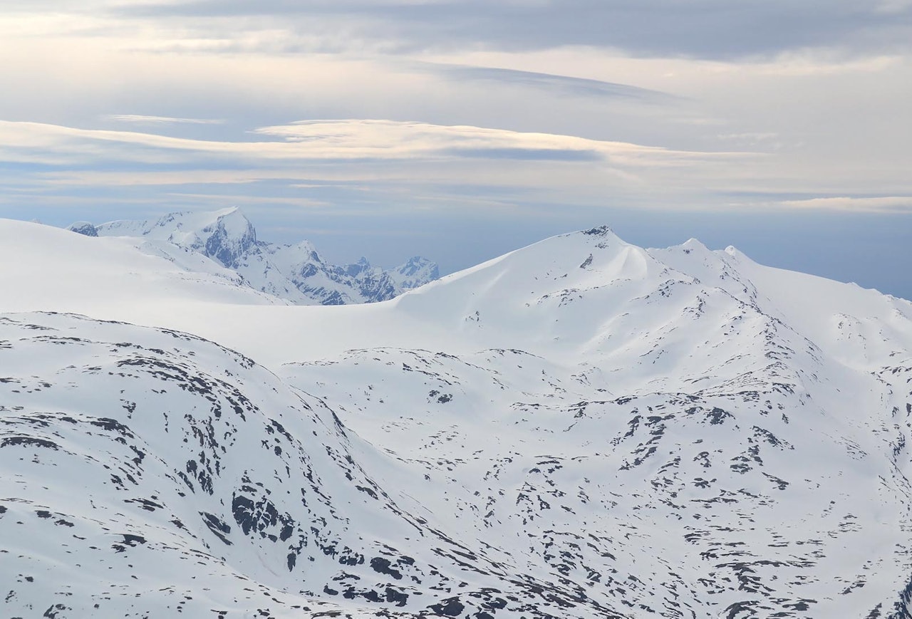 Middagstuva sett fra øst. Foto: Thomas Martinussen. / Trygge toppturer. Middagstuva sett fra øst. Foto: Thomas Martinussen. / Trygge toppturer.