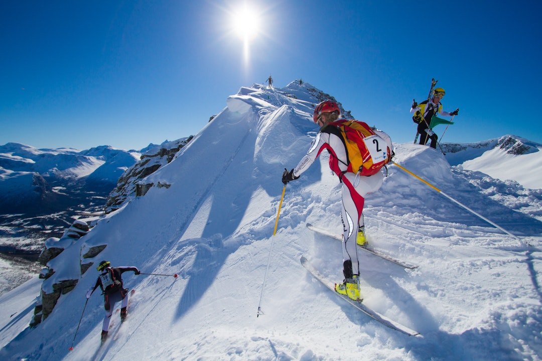 KAPPLØP: Ski på sekk er obligatorisk på toppen av Galtåtind. Så går det bratt utfor ned mot Loftskardsetra. Foto: Daniel Kvalvik KAPPLØP: Ski på sekk er obligatorisk på toppen av Galtåtind. Så går det bratt utfor ned mot Loftskardsetra. Foto: Daniel Kvalvik