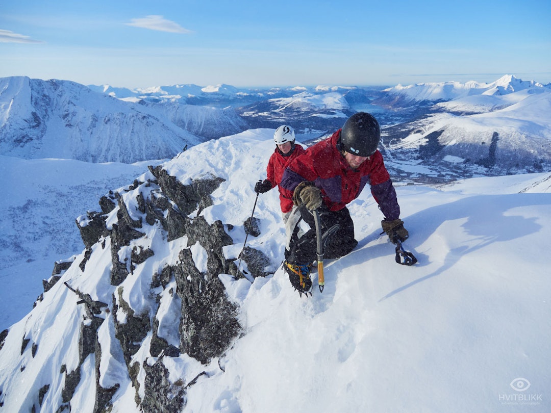 PÅ TOPPRYGGEN: Nokså bratt. Foto: Timme Ellingjord PÅ TOPPRYGGEN: Nokså bratt. Foto: Timme Ellingjord