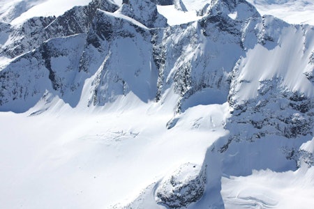 Dyrhaugstindane frå nordøst. / Toppturar i Sogn. Dyrhaugstindane frå nordøst. / Toppturar i Sogn.