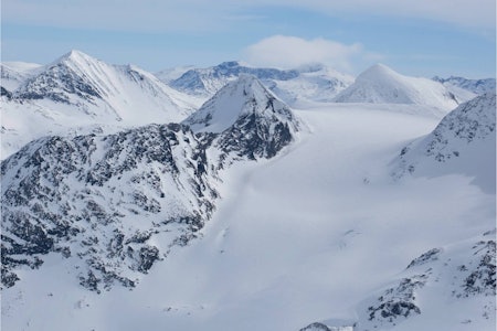 Semmelholstinden sett fra nordvest. Foto: Marte Stensland Jørgensen. / Trygge toppturer Semmelholstinden sett fra nordvest. Foto: Marte Stensland Jørgensen. / Trygge toppturer