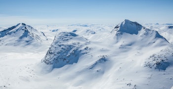 Mjølkedalstinden sett fra nord. Olavsbu ligger nede i venstre hjørne på bildet. Foto: Espen Schive/Toppturer i Norge Mjølkedalstinden Topptur Jotunheimen