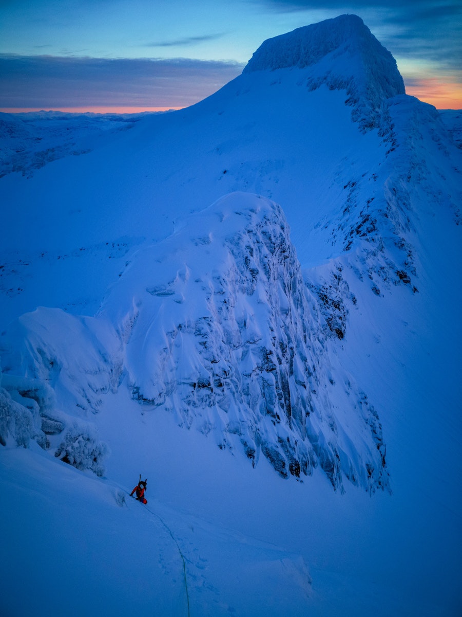 TUNGT OPP BETYR DEILIG NED: Jo, altså fordi det er pudder! Foto: Signar André Nilsen TUNGT OPP BETYR DEILIG NED: Jo, altså fordi det er pudder! Foto: Signar André Nilsen