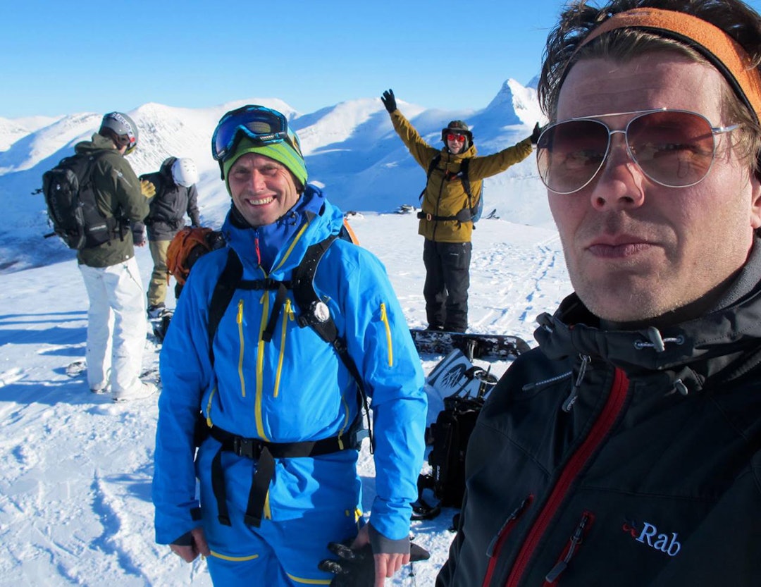 TAMOK-FAN: Jarkko-Juhani Henttonen til høyre, sammen med sin gode venn og turkamerat Aadne Olsrud, som bor like under Blåbærfjellet. Foto: Privat TAMOK-FAN: Jarkko-Juhani Henttonen til høyre, sammen med sin gode venn og turkamerat Aadne Olsrud, som bor like under Blåbærfjellet. Foto: Privat