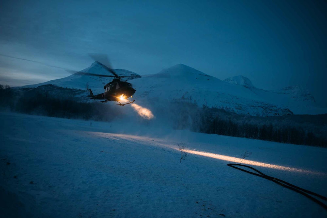 STORE RESSURSER: Redningsarbeidet i Tamokdalen er omfattende, men den siste av de tre omkomne i skredtragedien blir ikke hentet ned med det første. Foto: Sjur Melsås STORE RESSURSER: Redningsarbeidet i Tamokdalen er omfattende, men den siste av de tre omkomne i skredtragedien blir ikke hentet ned med det første. Foto: Sjur Melsås