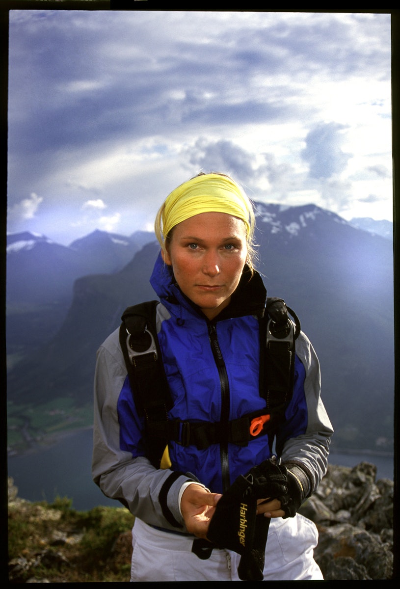 Karina på basehopping i Romsdal. Karina på basehopping i Romsdal.