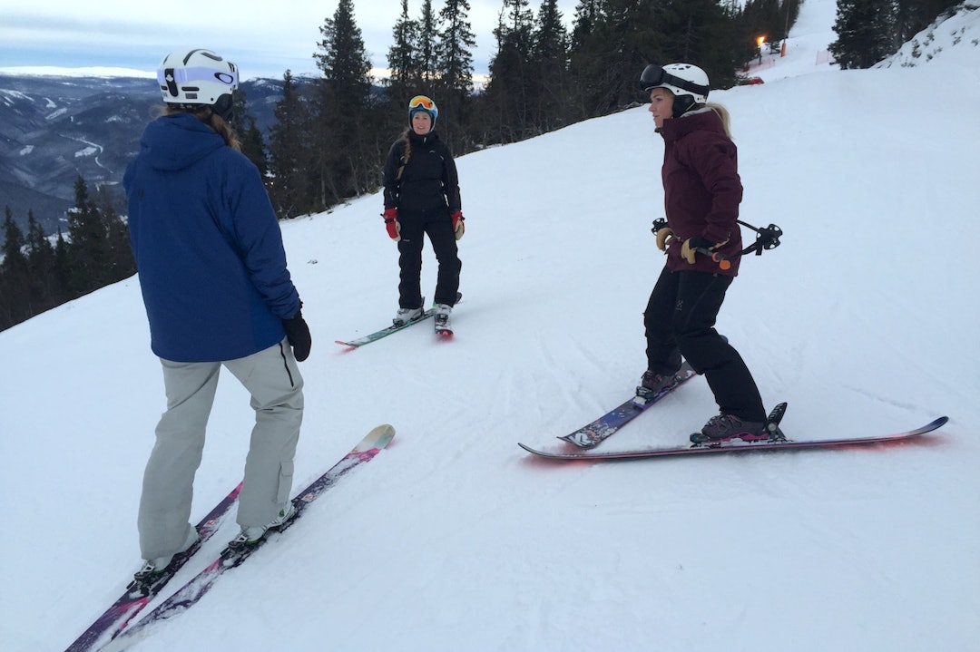 Å få børstet støvet av teknikken var ett av hovedpoengene med tidligcampen i Kvitfjell i helga. Foto: IVRIG Technique Kvitfjell jentecamp Dec 16 - Foto IVRIG 1400x933