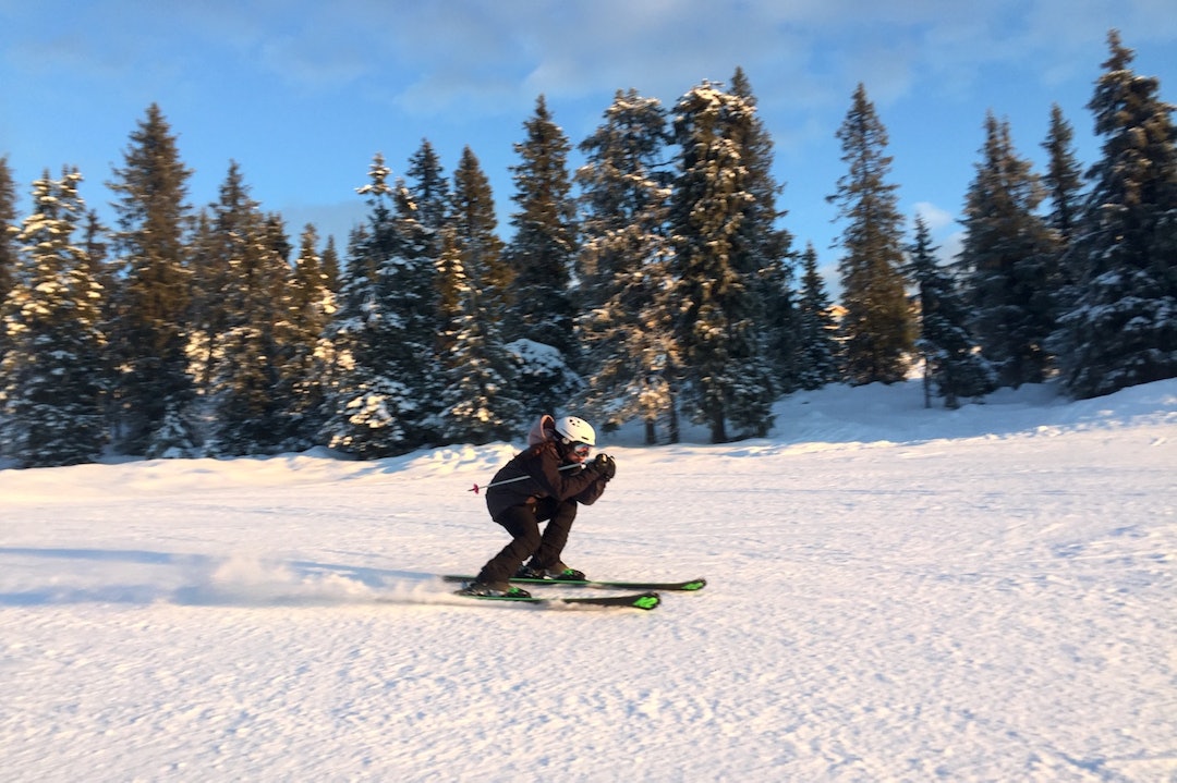 Det gikk unna for jentene på IVRIG-campen i Kvitfjell i helga. Foto: IVRIG Fast rider Kvitfjell jentecamp Dec 16 - Foto IVRIG 1400x933