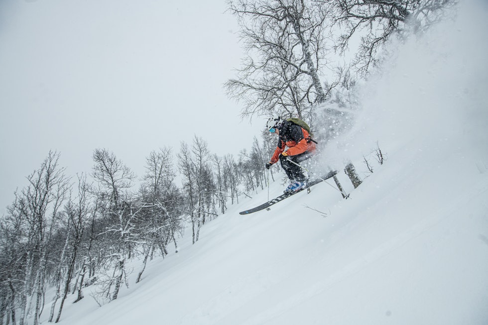 I FARTA: Skitester Sondre Lindkjølen koser seg med Black Diamond Impulse i Hallingskarvet skisenter. Foto: Vegard Breie