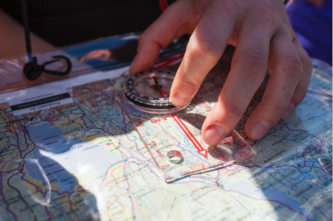 RETT KURS? At den norske befolkningen både er de mest aktive i friluftsliv, og samtidig er på jumboplass i fysisk aktivitet? Hva er det forskningen måler? Kan det være slik at målene og tolkningene vi benytter, villeder oss, spør kronikkforfatterne. RETT KURS? At den norske befolkningen både er de mest aktive i friluftsliv, og samtidig er på jumboplass i fysisk aktivitet? Hva er det forskningen måler? Kan det være slik at målene og tolkningene vi benytter, villeder oss, spør kronikkforfatterne.