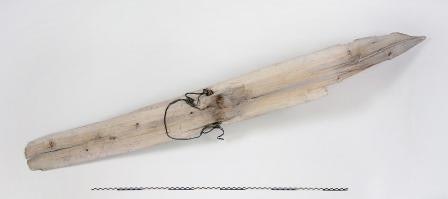 kompr._1300_Ñr_gammel_ski_med_binding_fra_Reinheimen_i_Lesja_kommune_-_Kulturhistorisk_museum_Universitetet_i_Oslo_Vegard_Vike kompr._1300_Ñr_gammel_ski_med_binding_fra_Reinheimen_i_Lesja_kommune_-_Kulturhistorisk_museum_Universitetet_i_Oslo_Vegard_Vike