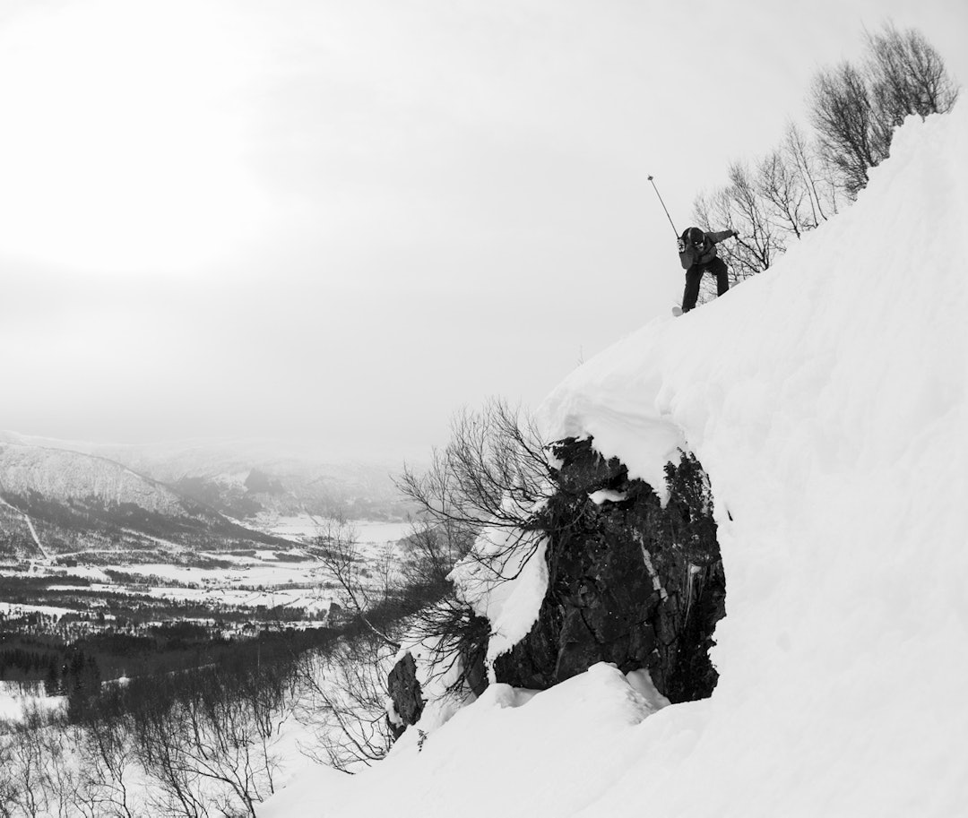 KRIGERSTIL: Her er Fri Flyts redaktør Hans Petter Hval i klassisk helgekrigerpositur. Bilde: Lars-Kristian Haugen helgekrigeren2-0370