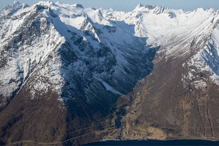 Ytre-Standal og Svinetinden. Foto: Håvard Myklebust Ytre-Standal og Svinetinden. Foto: Håvard Myklebust