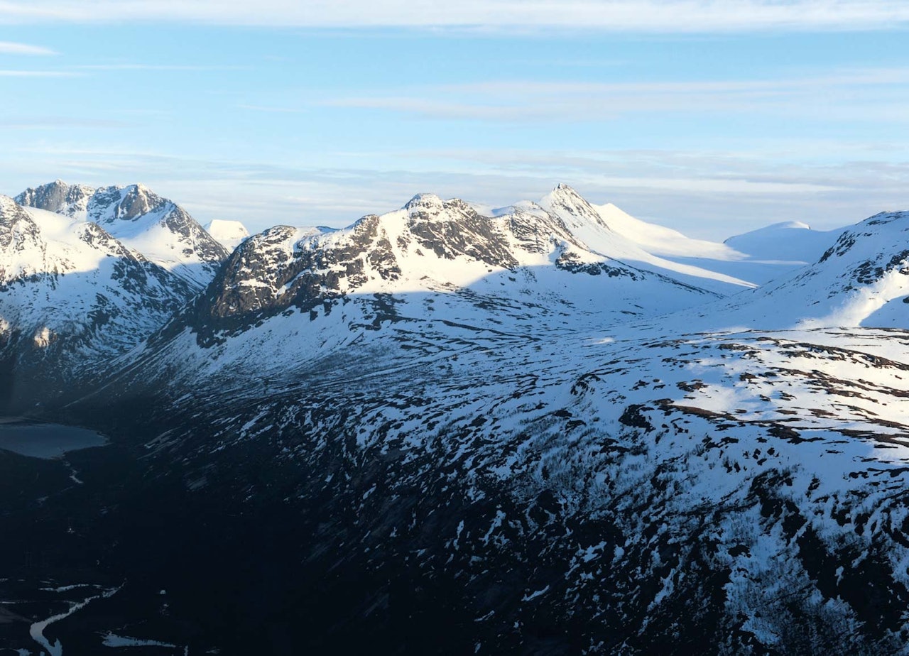 Tverrdalsfjellet fra nord. Foto: Rune Dahl / Toppturer rundt Narvik Tverrdalsfjellet fra nord. Foto: Rune Dahl / Toppturer rundt Narvik